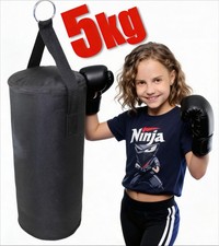 Boxsack mit Boxhandschuhen