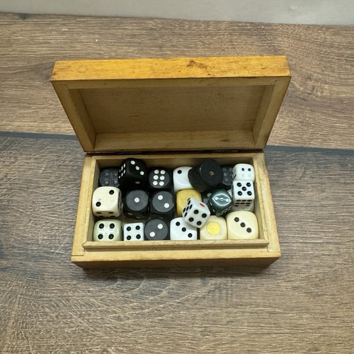 Holzbox mit würfeln sammlung - holzbox,