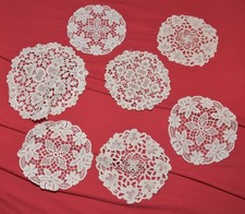 7 kleine Spitzen-Deckchen