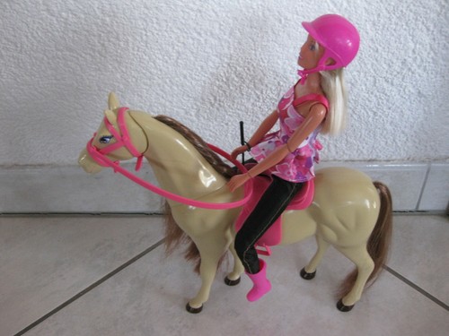 Simba pferd mit saumzeug und - pferd,