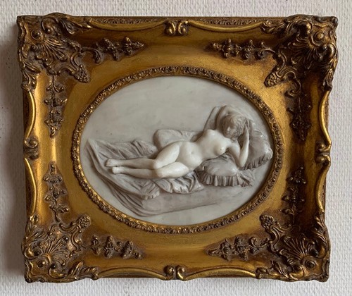 Detailreicher steinguss nymphe - steinguss,
