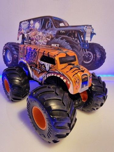 Hot wheels monster trucks - hot,