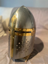 Kreuzfahrerhelm mit Kreuz -  neu und ungetragen aus der Ausstellungsvitrine