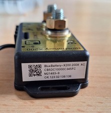 Einzigartige Kombination von Solar- und Batteriecomputer BlueBattery X200