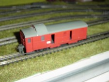 Trix Express  - 3308 -   Einheits Personenzug  Packwagen ,  rot .  - DB -