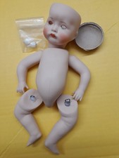 Antike kleine Porzellanpuppe