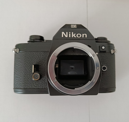 Nikon analoge - em,