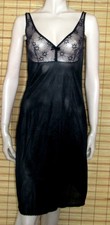SCHWARZES UNTERKLEID -
