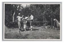 Frauen & Männer beim Zelten