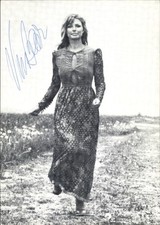 Ak Schauspielerin Vivi Bach, Standportrait, Autogramm - 10894505