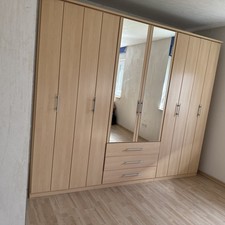 Kleiderschrank