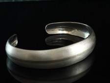 925 Sterlingsilber Armreif mit Palladium Streifen in der Mitte 70 mm breit