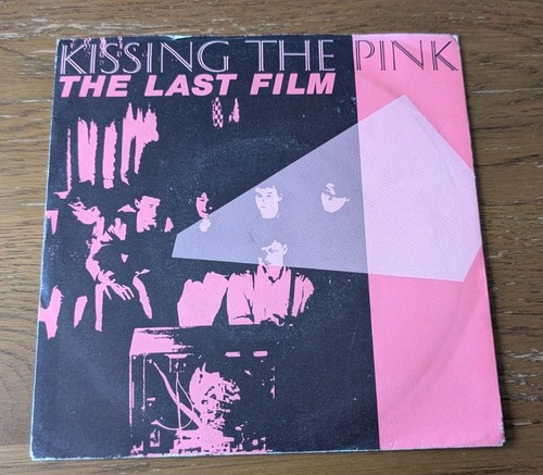 Kissing the pink last - kissing,