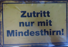 ZUTRITT NUR MIT MINDESTHIRN