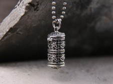 B25 Asien Nepal Tibet Mönche Anhänger zum Öffnen Gefäß Mantra 925 SterlingSilber