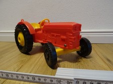 MF Massey Ferguson 135 Traktor Trecker Plastik Modell Modellautos 70s Denmark