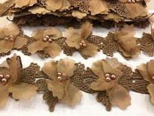 Spitzenborte Perlen Schleier