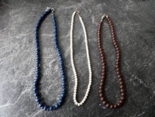 Konvolut Modeschmuck 3 x Halsketten Perlenkette kurz, blau/weiß/braun Kunststoff