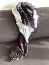 MARCCAIN Schal Tuch zweifarbig twotone blau hellblau Plissee