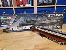 Defekter Revell RMS Titanic Modellbausatz