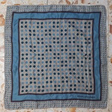 PIQUADRO Nicki-Tuch Carré 100% Seide Beige/Blautöne Punkte rolled edges 51× 51cm