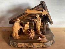 Krippe mit Krippenfiguren Holz