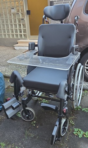Neuwertiger pflegerollstuhl - neuwertiger,
