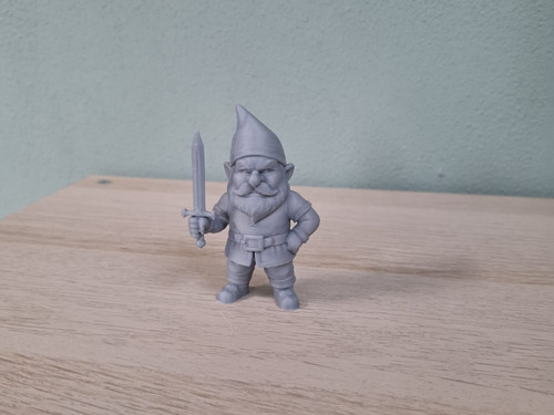 Schwertmeister gnom figur deko - schwertmeister-gnom,