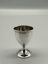 *RAR* formschöner Eierbecher