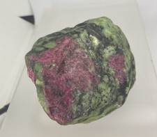 RUBIN auf ZOISIT Rohstein Rohrubin / Ruby Zoisite, Tanzania,Rough