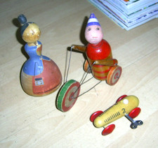 antikes Holzspielzeug großer Kreisel Rennauto Clown auf Dreirad Vilac Kaj Franck