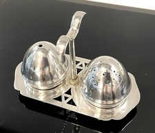 Vintage Silber Teller Salz & Pfefferstreuer Kannen auf durchbohrtem Tablett mit Griff