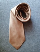 Champagnerfarbene, breite Krawatte von Excellent, 75% Polyester, 25% Wolle