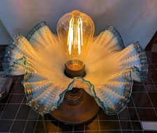 Milchglas LAMPE  RÖCKCHENSCHIRM blauer Rand Rüschenrand Opalinglas Jugendstil