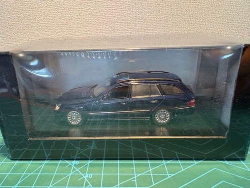 Minichamps mercedes e - 1/43,