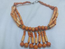 Collier aus Steinen (kein