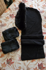 Kapuzenschal und 1 Paar Stulpen/Handgelenke schwarz mit Kunstpelz