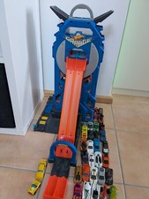 Hot Wheels FTB68  City Power Parkhaus mit Rennbahn, Garage inklusive viele Autos