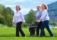 Leichtgewicht Rollator Gemino 30 Carbon leicht wendig stabil Innen- und Außen