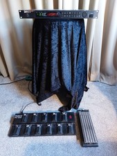 Roland GP8 –Gitarrenpreamp und Effektprozessor mit Schaltbrett und FV-300L Pedal