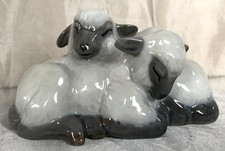 Royal Copenhagen Jugendstil Porzellan Figur 2x Schaf Lamm ruhend #2769 KNUD KYHN