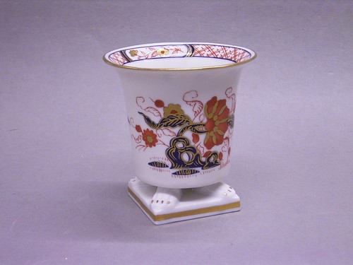 Vintage porzellanvase auf vier - vintage,