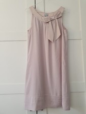 Schickes Kleid Mit Schleife