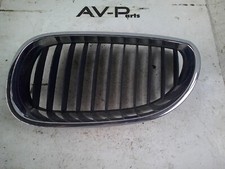 BMW 5er E60 E61 Frontstoßstange Niere Kühlergrill links 7065701