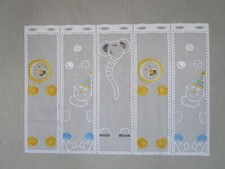 Neuwertige Scheibengardine fürs Kinderzimmer, 74cm breit und 52cm hoch, bunt