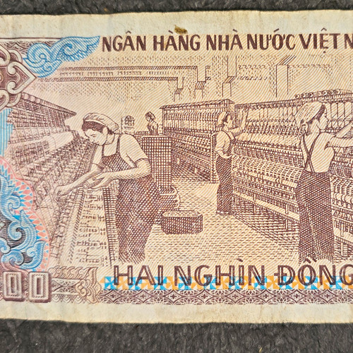 Vietnam 2000 dong banknote - 2000,