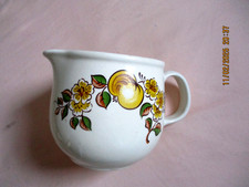DDR KRUG APFELBLÜTE gelb  VEB Torgau   0,85 l  Steingut dekorativ