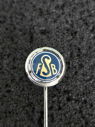 S logo - ➔, &