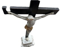 Kruzifix Handbemalt Mit goldener Dornenkrone und Lendenschurz, Porzellanpodest,