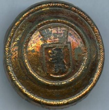 ABZEICHEN FÜR DEN TSCHAKO (HELM) DER SCHUTZPOLIZEI BERLIN 1947-1951